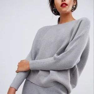 T Tahari Grey sweater top size Large EUC soft